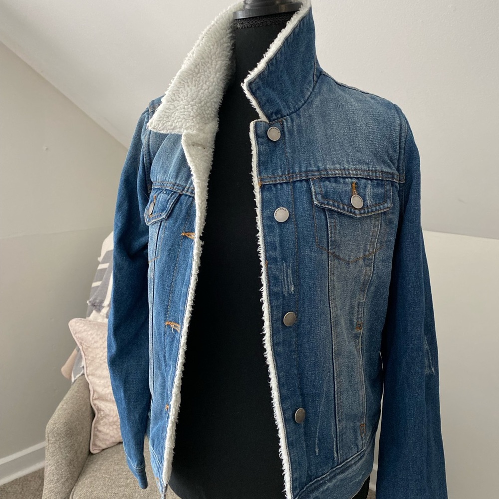 Ultra cozy, Fall chic, fleece lined jean jacket.